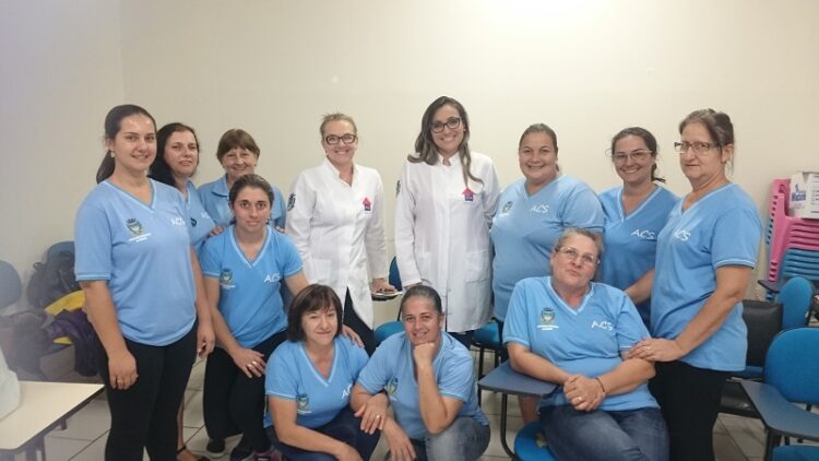 Dentistas promovem capacitação para agentes de saúde