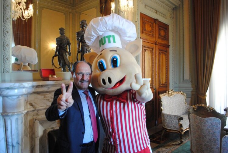 Comitiva divulga Suinofest na capital
