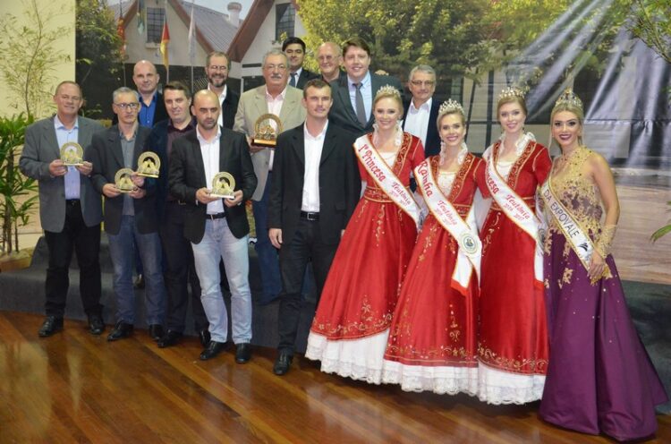 Certel é uma das homenageadas pelo Prêmio Destaque 2016