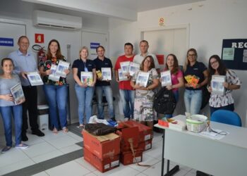 No aniversário da Certel, crianças são presenteadas com materiais escolares