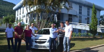 Administração Municipal recebe veículo e equipamentos para Secretaria de Saúde
