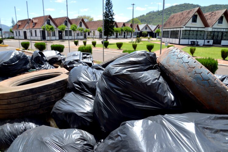 Ação de conscientização ambiental recolhe resíduos e lixo eletrônico