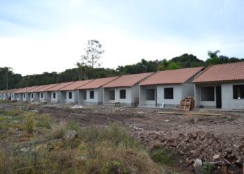 Projeto de Habitação Popular completa um ano de obras e contemplados visitam suas residências pela primeira vez