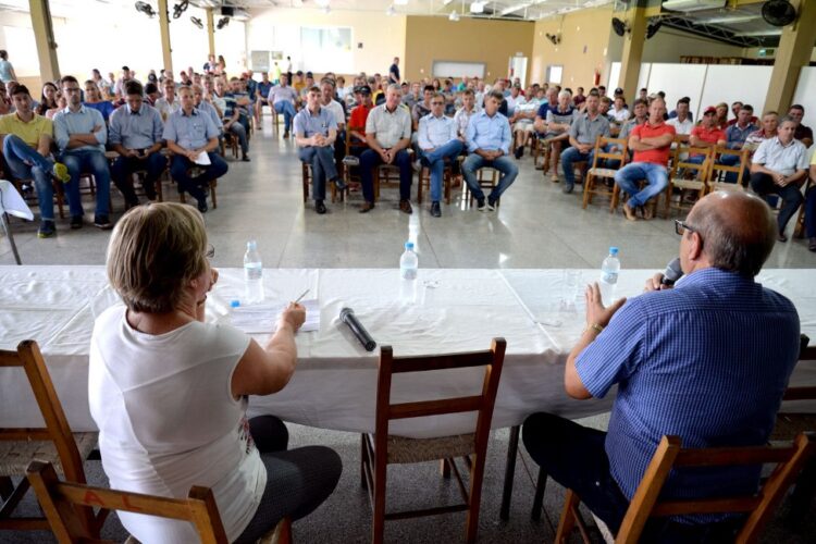 Languiru e Sindicato dos Trabalhadores Rurais reúnem produtores e lideranças em defesa da cadeia leiteira