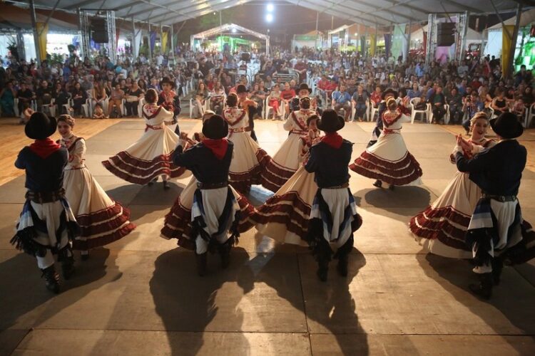 Prendas e peões reverenciam cultura tradicionalista na Estrela Multifeira 2017