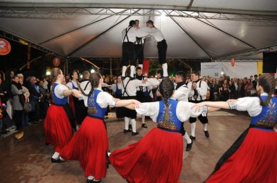 Danças folclóricas também são atração da festa (Foto: Rodrigo Assmann)