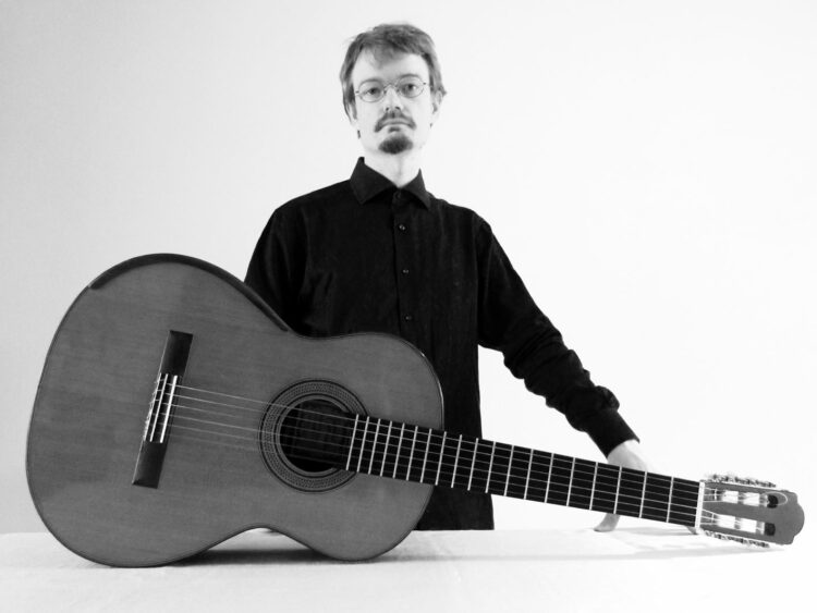 Violonista Danton Oestreich apresenta o recital Alma Brasileira