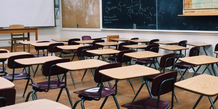 Executivo busca retorno das atividades escolares junto ao STF