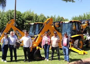 Administração Municipal adquire duas retroescavadeiras com recursos próprios