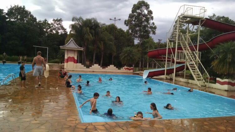 Colônia de Férias tem Dia da Piscina e festa de encerramento