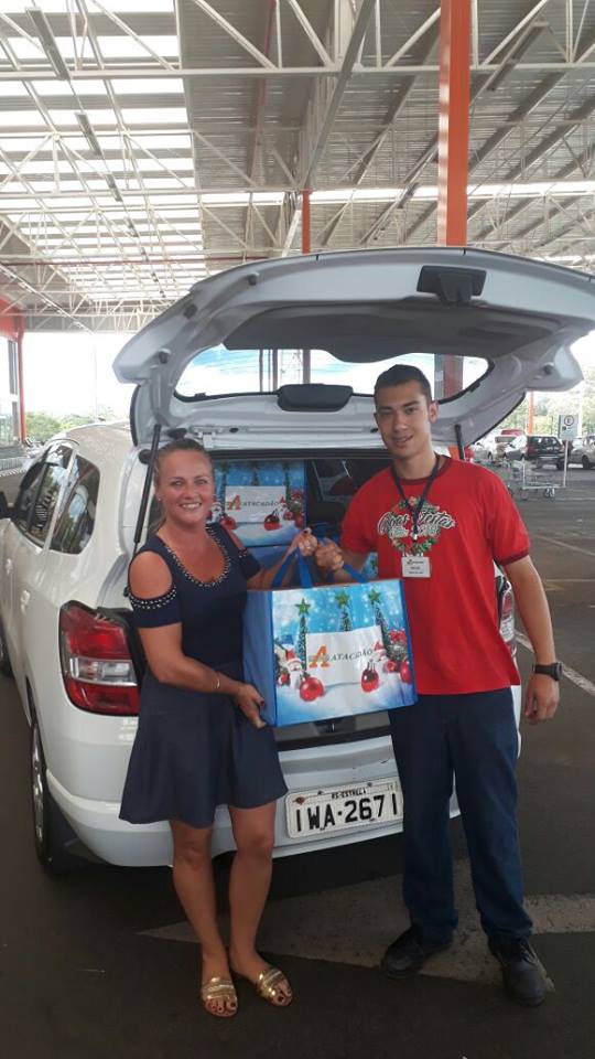 Pousada da Criança recebe cestas básicas do Atacadão