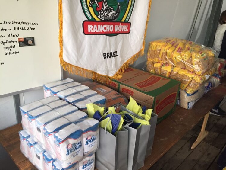 Rancho Móvel doa alimentos para famílias de Estrela