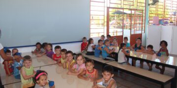 Volta às aulas em Estrela já movimenta mais de 1,5 mil alunos
