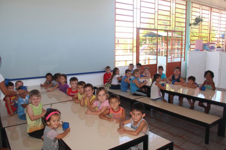Volta às aulas em Estrela já movimenta mais de 1,5 mil alunos