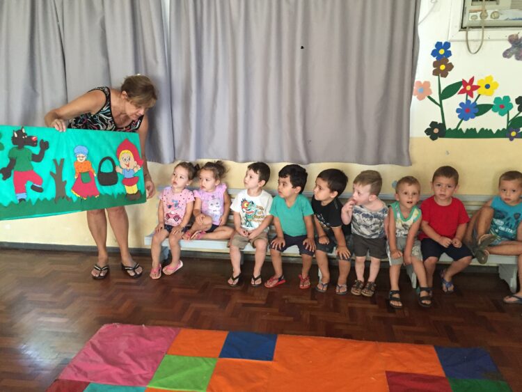 Emei Estrelinha realiza palestras e dinâmicas de grupo