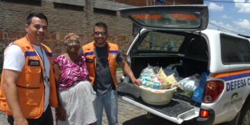 Defesa Civil de Estrela doa alimentos para frentes solidárias