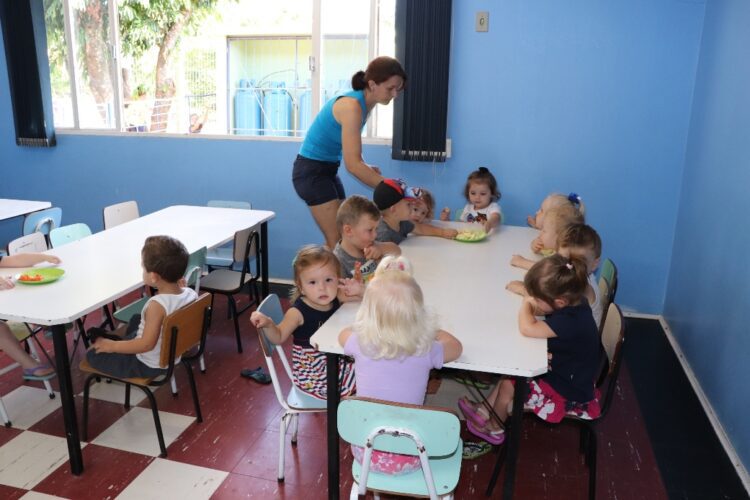 Escola infantil Vó Olga recebe mais de 60 crianças