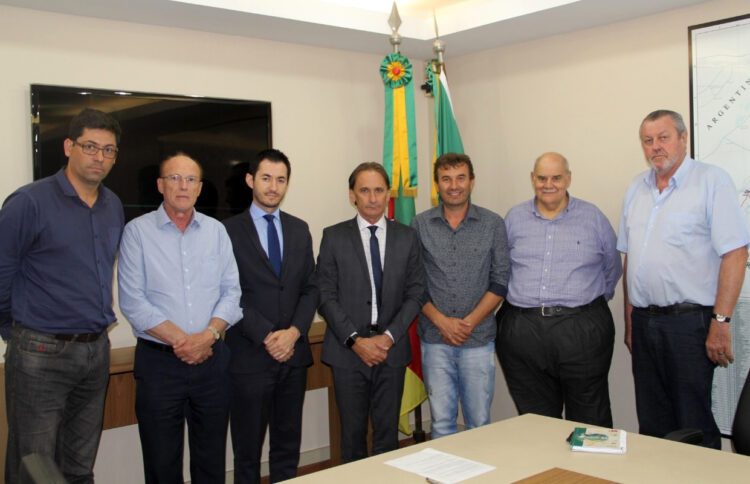 Prefeito Edmilson solicita continuidade de obras pelo DAER em Bom Retiro do Sul