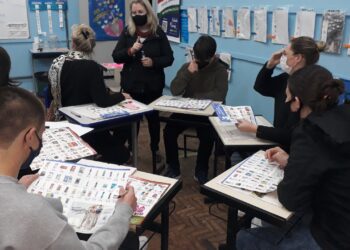 Programa Educação para Todos está com quatro cursos em andamento e inicia EJA nesta quarta-feira