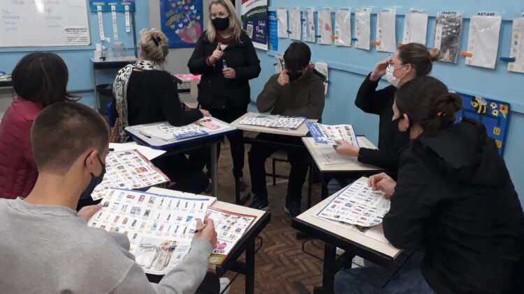 Programa Educação para Todos está com quatro cursos em andamento e inicia EJA nesta quarta-feira