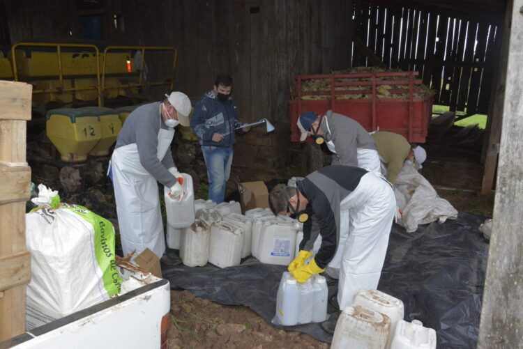 Ação recolhe mais de 4 mil embalagens de agrotóxicos