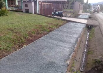 Prefeitura de Lajeado executa obra de calçada de passeio na ERS 421