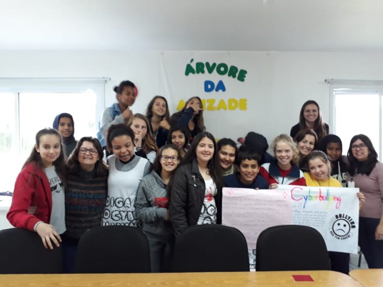 De adolescente para adolescente: bullying e cyberbullying pautam integração entre jovens