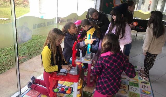 Brinquedos novos para as crianças