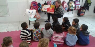 Encontro na escola integra crianças e familiares