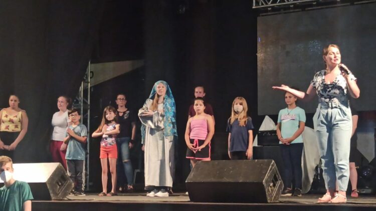 Espetáculo teatral terá 70 artistas da comunidade em cena