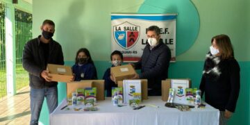 Administração de Taquari inicia a entrega de materiais para alunos da rede municipal