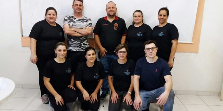 Equipe da Unidade de Saúde realiza treinamento