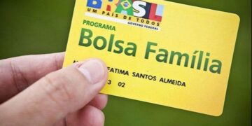 Beneficiários do Bolsa Família devem informar troca de escola
