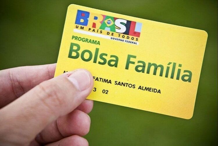 Beneficiários do Bolsa Família devem informar troca de escola