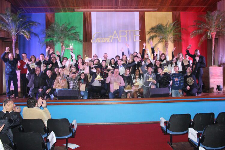 Encantarte reconhece e premia participantes do projeto