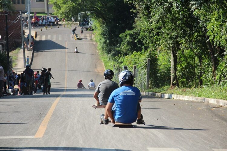 Diversão e adrenalina ladeira abaixo