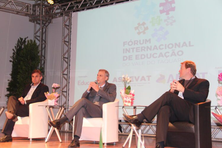 Estrela sedia II Fórum Internacional de Educação