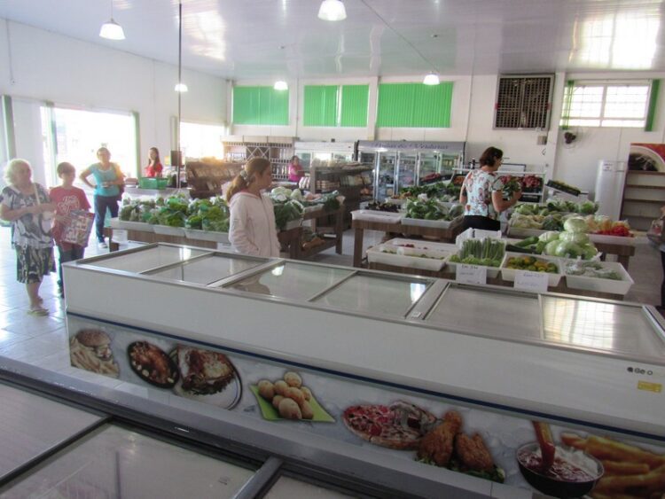 Administração visita agroindústrias  e cooperativas no Paraná