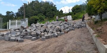 Ruas do Centro em obras para implantação de calçamento