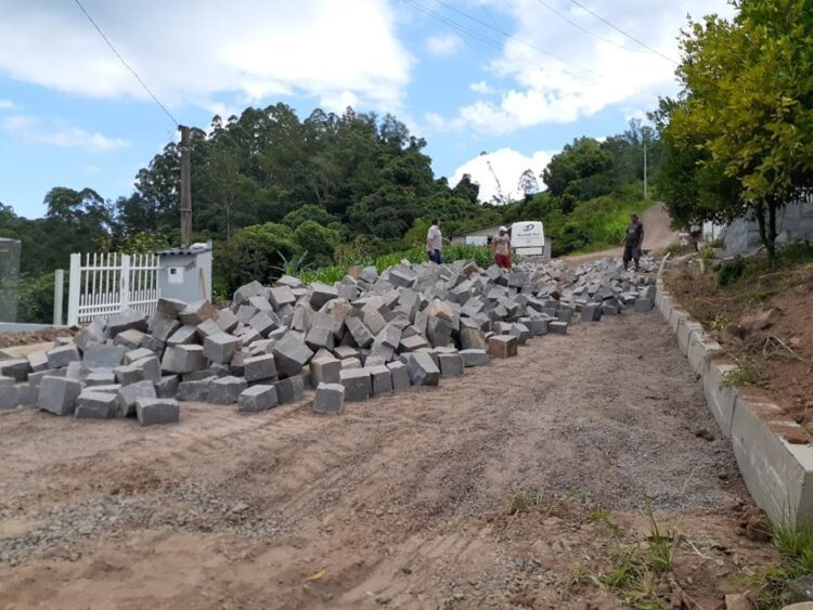 Ruas do Centro em obras para implantação de calçamento