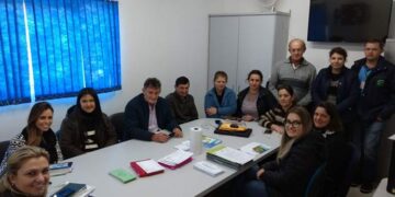 Servidores passam a ganhar vale refeição