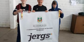Alunos de Travesseiro se classificam para etapa estadual de Xadrez