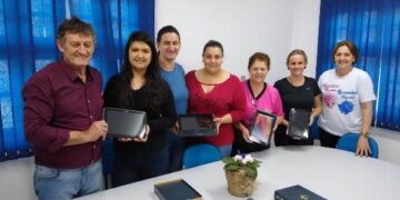 Agentes de saúde recebem tablets