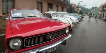 Segundo organização, cerca de mil pessoas prestigiaram encontro de carros antigos
