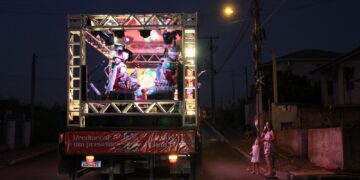 Moradores do bairro Conventos prestigiam atrações do Natal no Coração dos Bairros