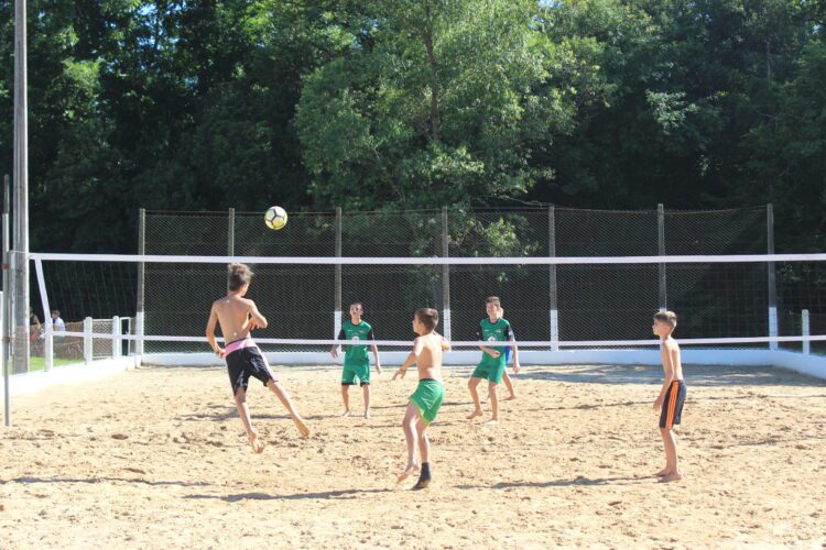 Programa oferece atividades esportivas orientadas na Área de Lazer Pérola do Vale