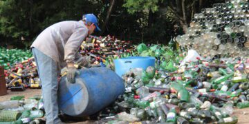 Descarte incorreto do lixo tem causado acidentes com garis em Estrela