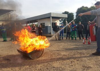 Empresas do Grupo Univale realizam treinamento de combate ao incêndio