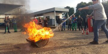 Empresas do Grupo Univale realizam treinamento de combate ao incêndio
