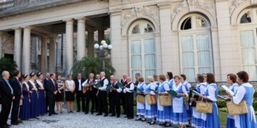 Grupo La Felicitá se apresenta para o Governador do Estado